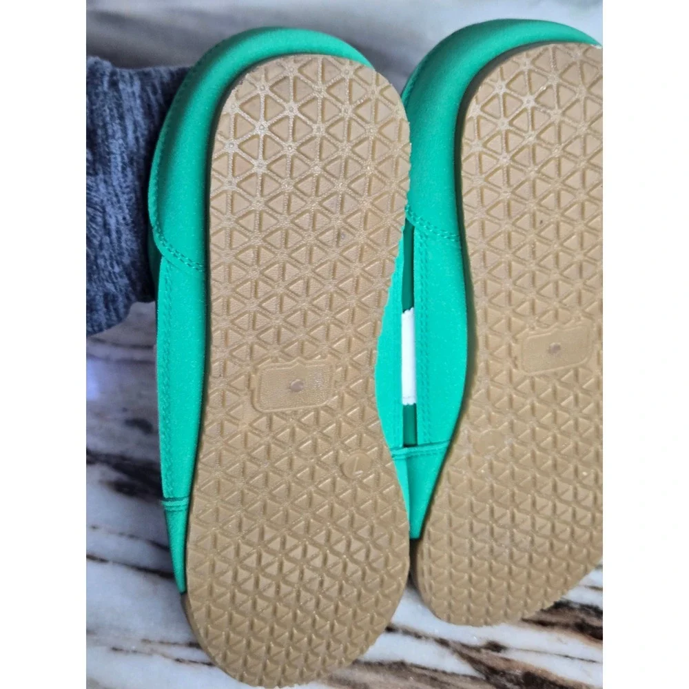 Madden Girl Green White Low Top Lace Up Sneakers Retro‎ Gum Sole Shoes Size 7